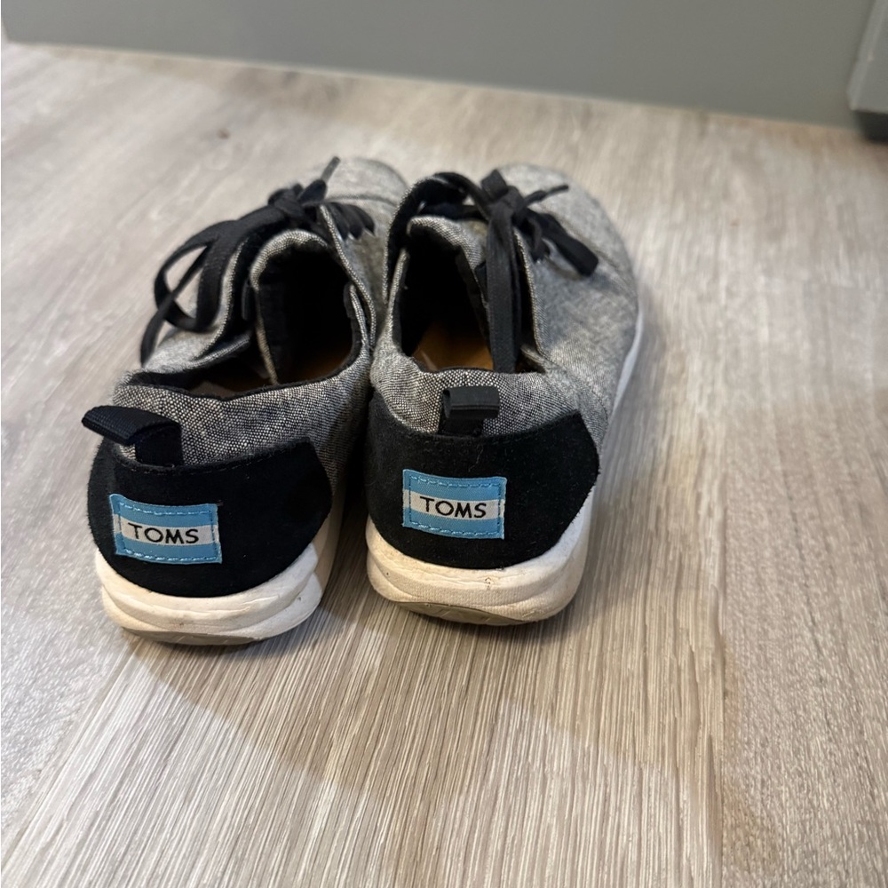 TOMS women’s Size 9 black and Gray Sneakers